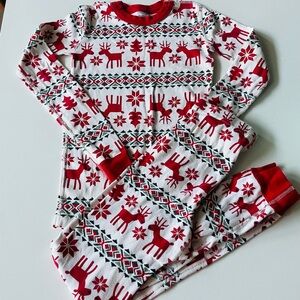Hanna Andersson Red and White Reindeer Pajama Set size 150